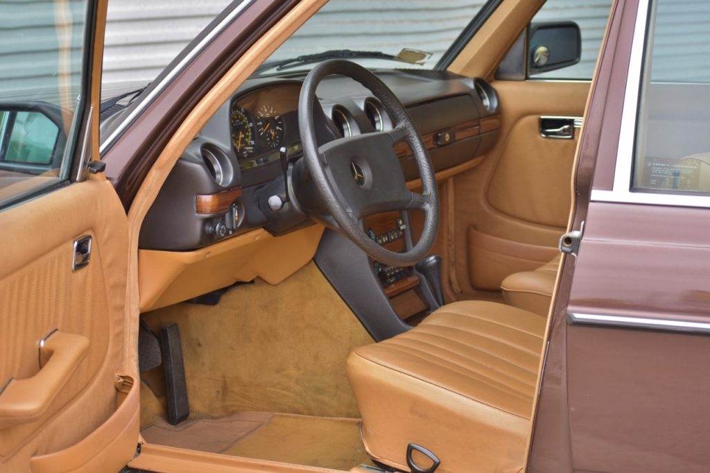 Featured image of post 1983 Mercedes 300D Interior