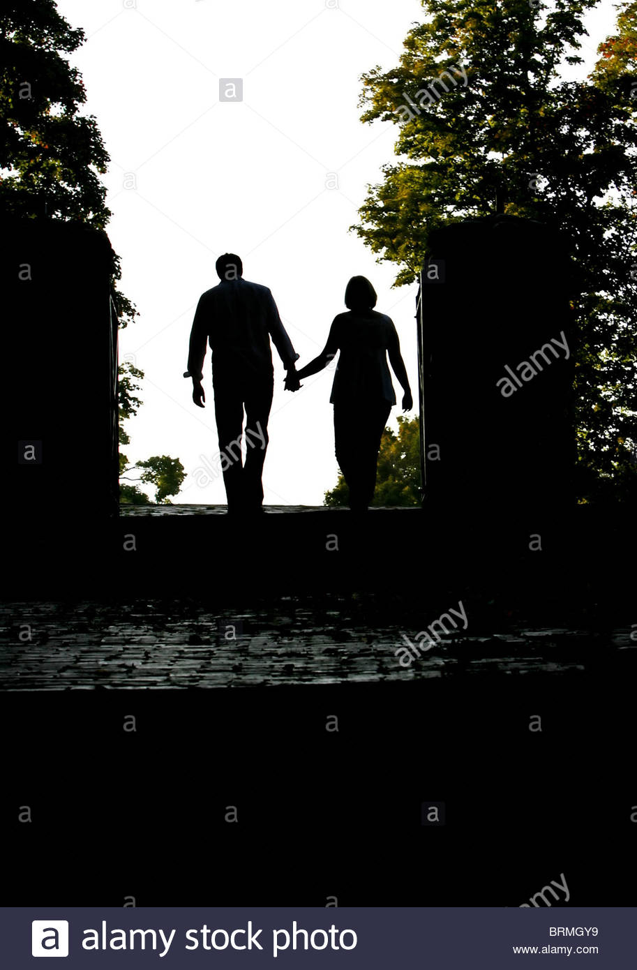 Featured image of post Man And Woman Walking Away Silhouette